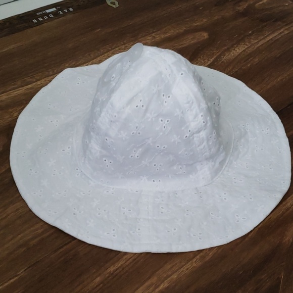 white bucket hat baby